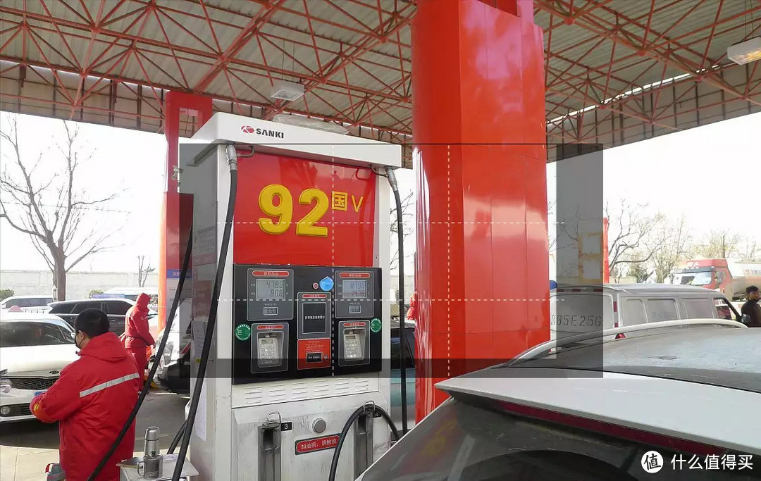 油价惨遭重创！12月13日调价后92号汽油价，玉米、生猪价格如何？