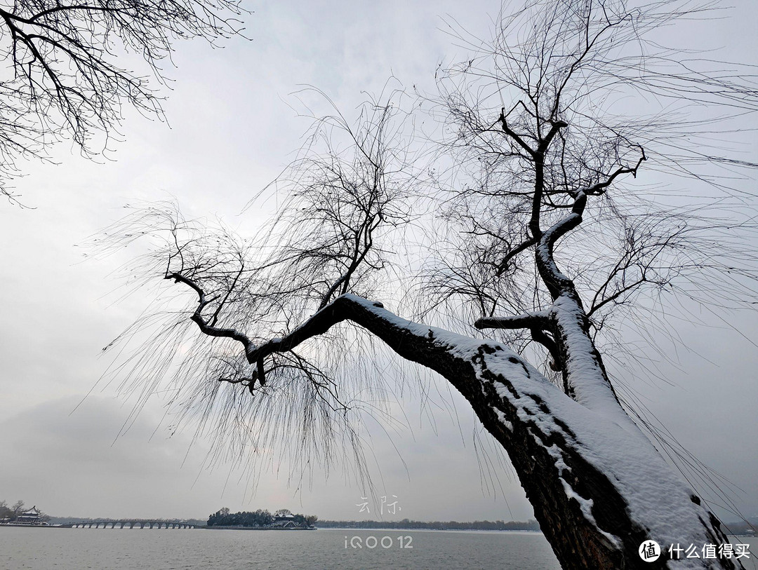 投石问路：用iQOO12手机摄影记录北京谐趣园的雪景