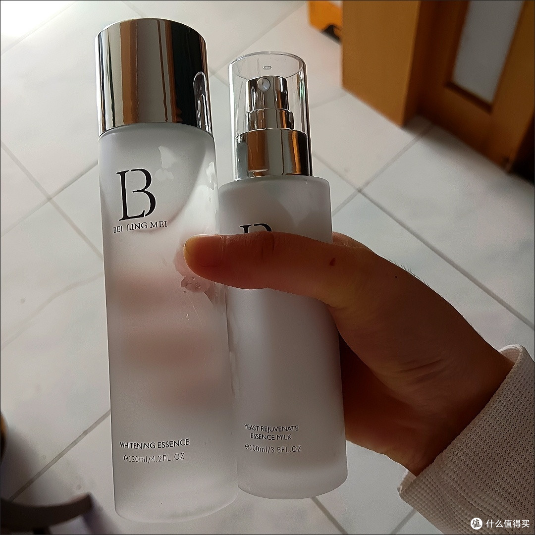 秋冬皮肤干燥,可以用这款烟酰胺的美白补水套装来缓解皮肤干燥的问题