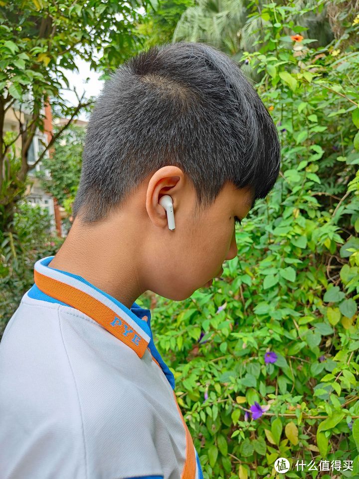 半入耳式蓝牙耳机：让你的音乐世界更加安静、沉浸！