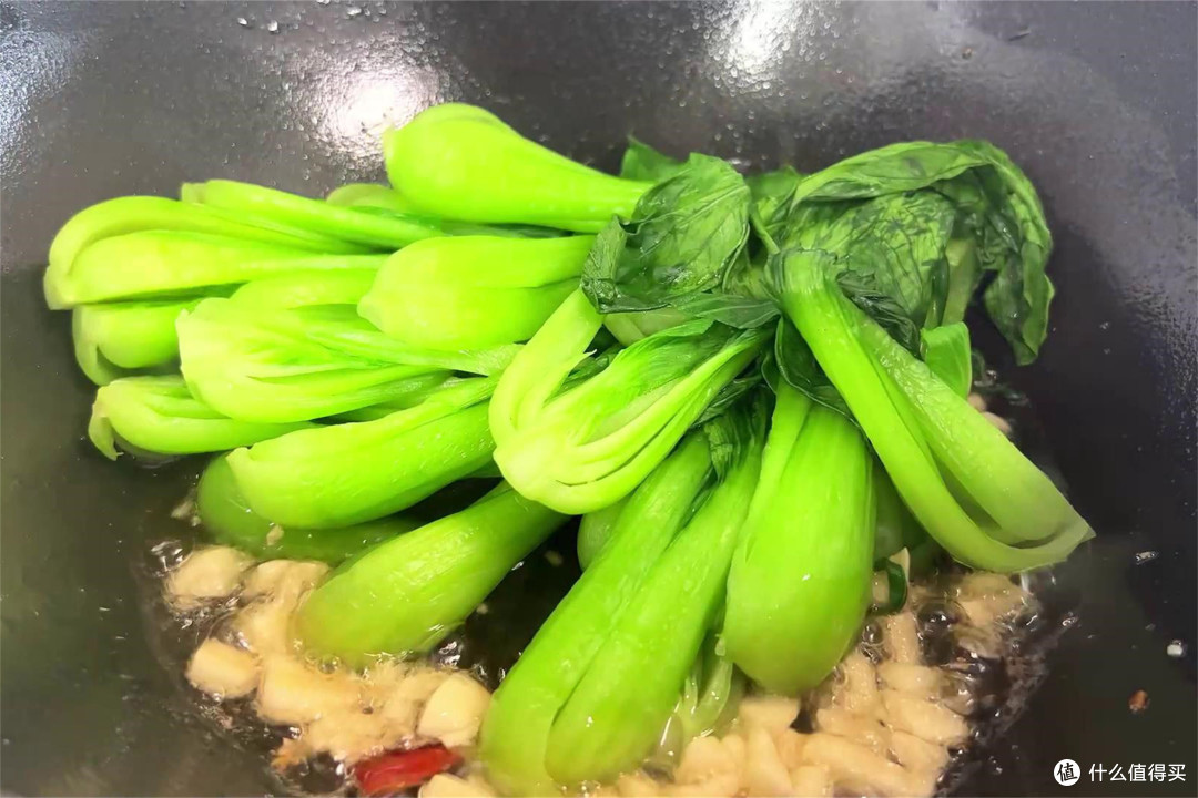 冬季要“养骨”,建议中老年多吃6种“高钙菜”,腿脚好上楼利索