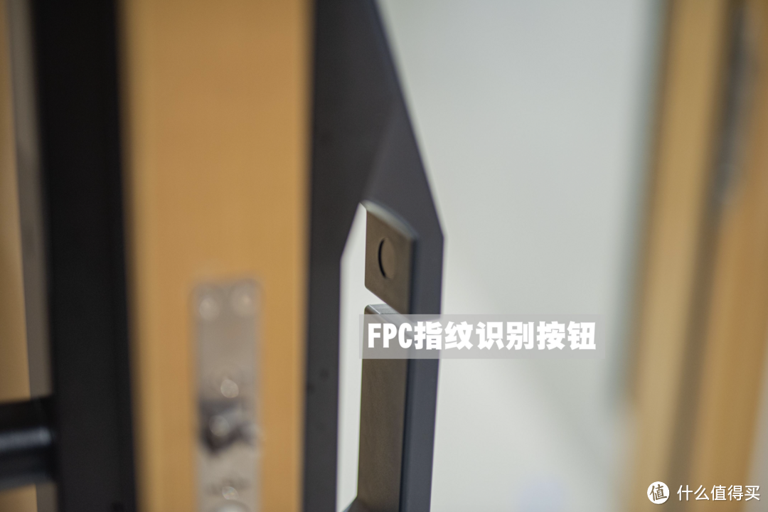 VOC T10Plus+智能门锁实测丨3D人脸识别+电子猫眼+室内大屏高配置智能锁推荐