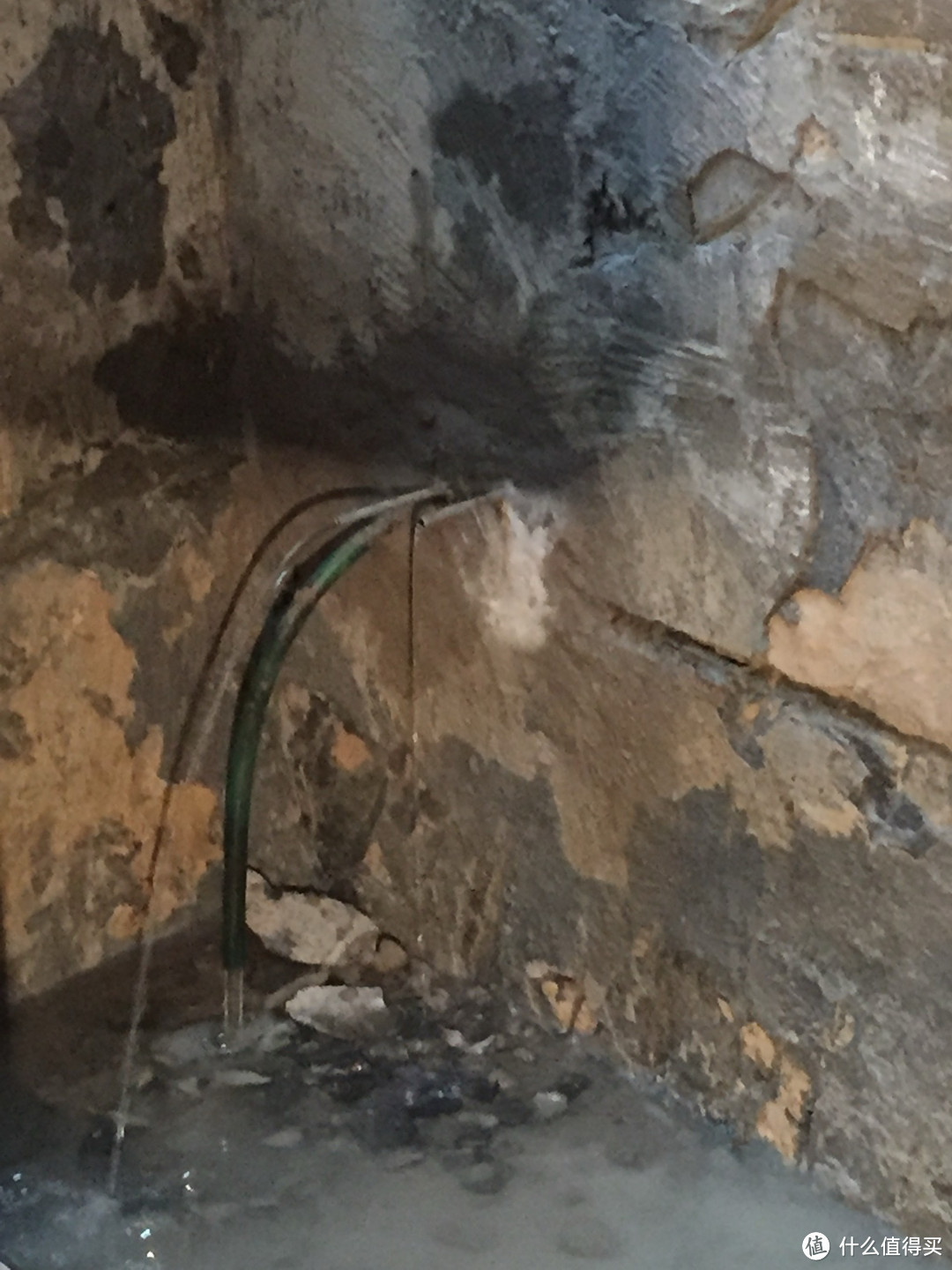 防水日报：地下室漏水先堵漏，渗水就做防潮