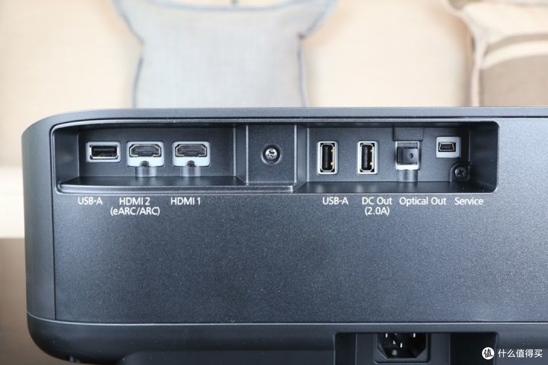客厅影院的C位之选 爱普生EH-LS650B激光电视让我们聚焦在一起