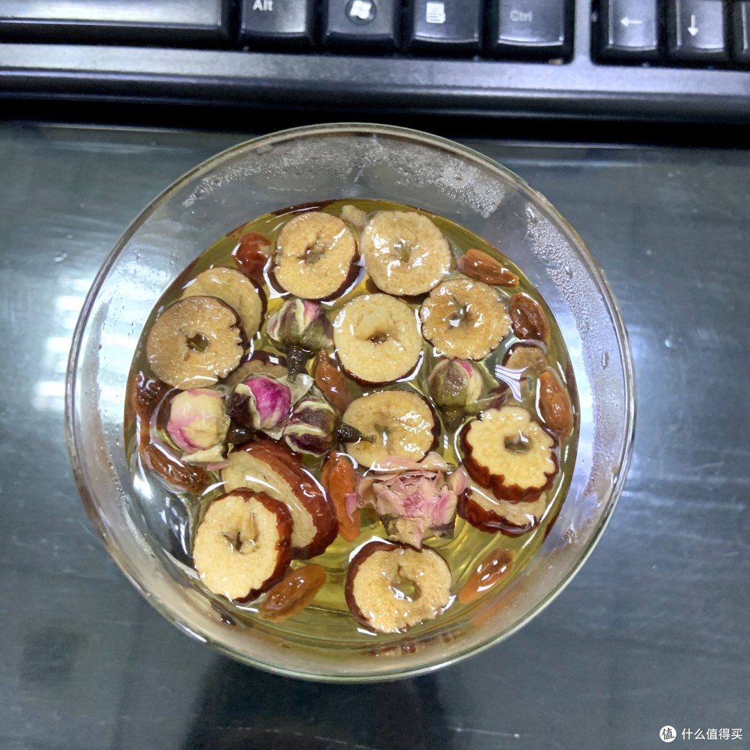 红枣枸杞玫瑰花茶