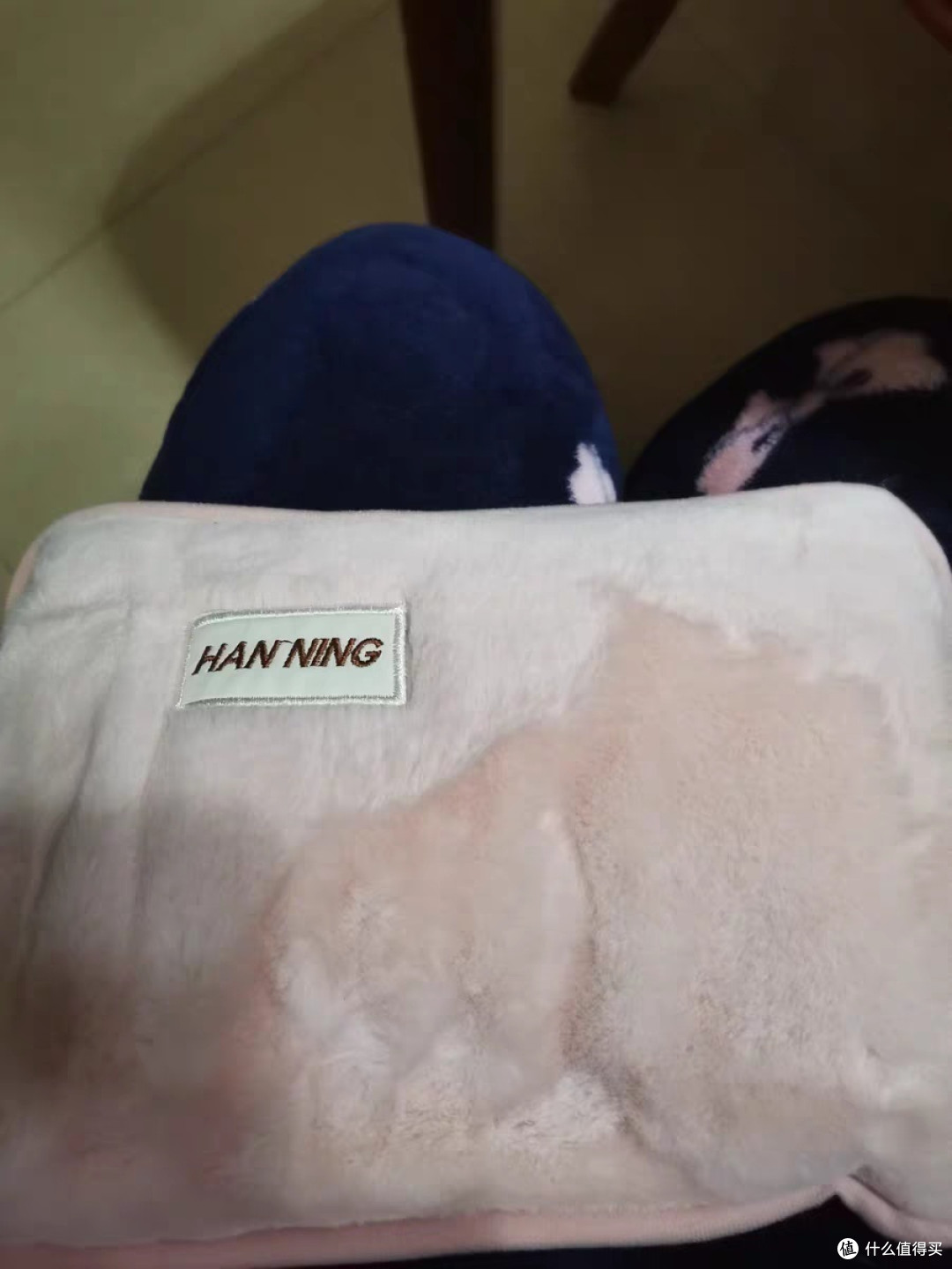 电热水袋使用安全提醒:温度可控,但请勿长时间充电