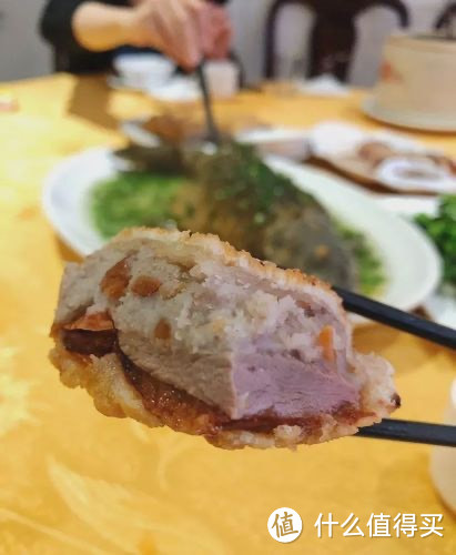「香酥芋泥鸭的烹饪技巧」:掌握好火候和时间，才能让鸭肉酥脆，芋泥软糯。