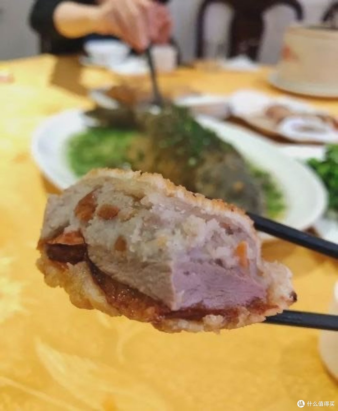 「香酥芋泥鸭的烹饪技巧」:掌握好火候和时间,才能让鸭肉酥脆,芋泥软糯。