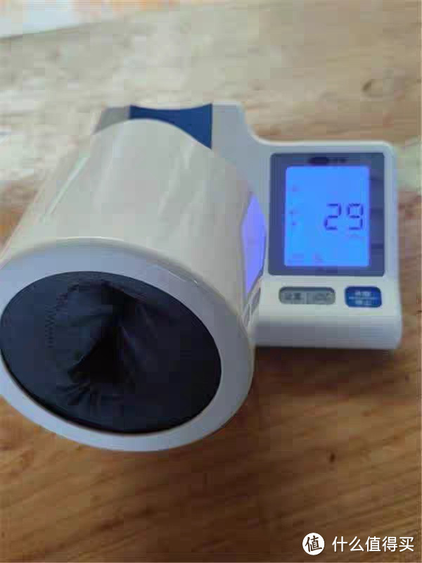 血压计是一款专为家庭使用设计的血压测量仪