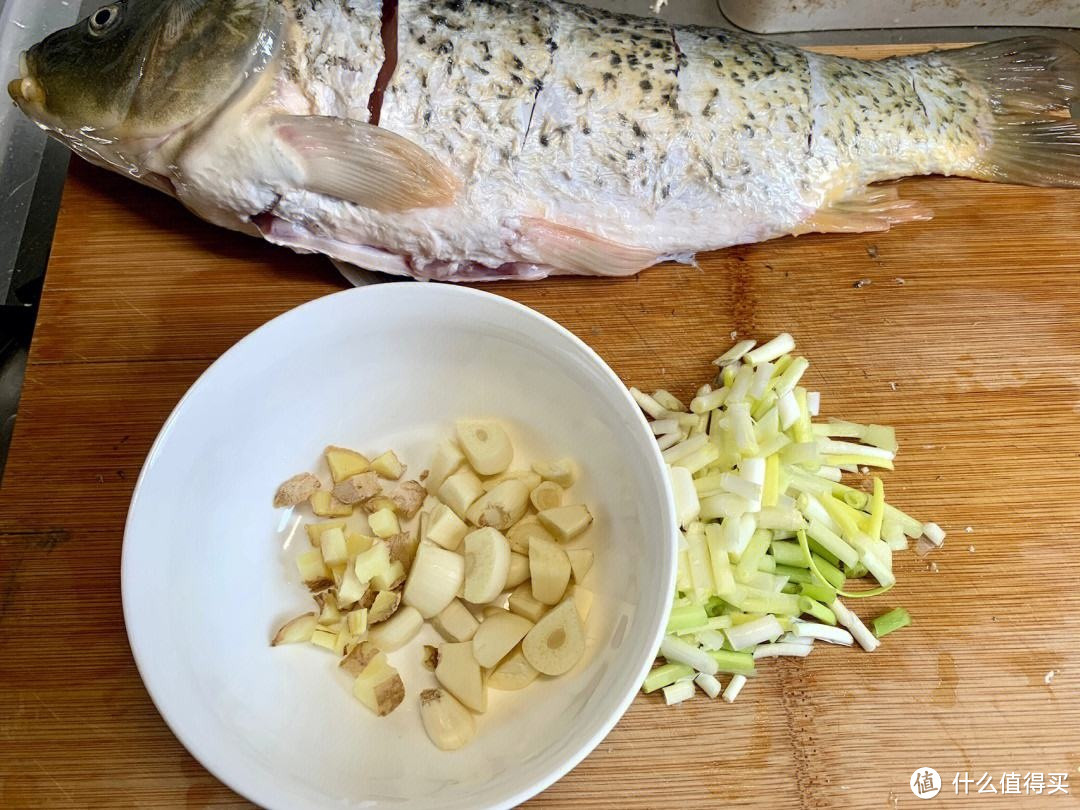 【48 秒学会红烧大鲤鱼做法】一条大鲤鱼，红烧的做法最简单，也最美味！