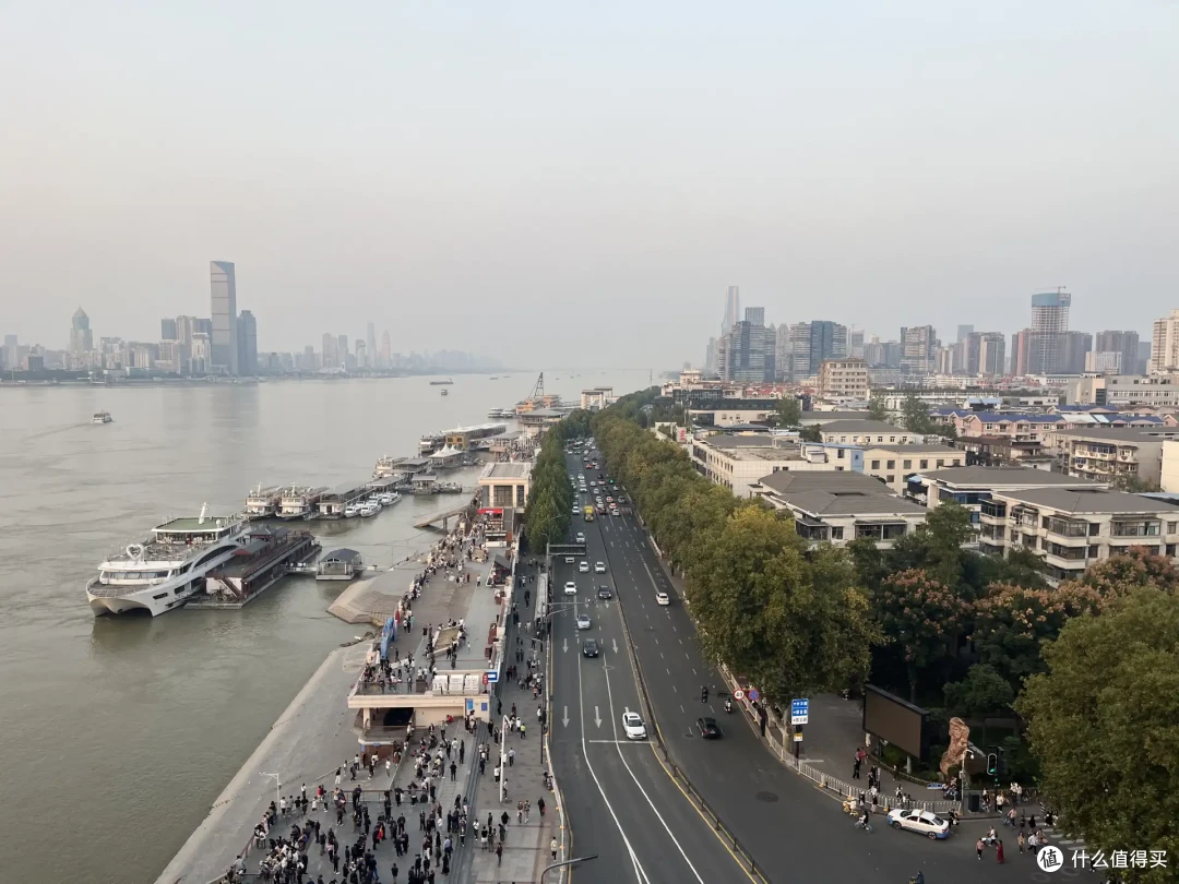 两个人的周末行：登黄鹤楼，看长江日落，品热干面