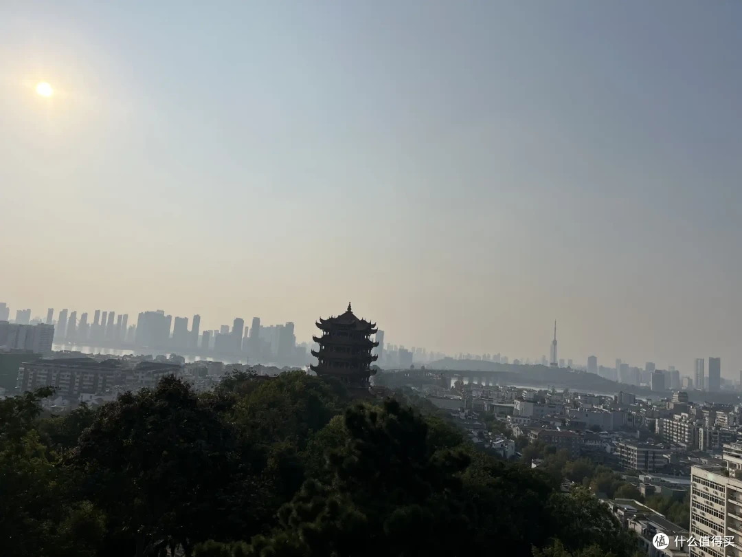 两个人的周末行：登黄鹤楼，看长江日落，品热干面