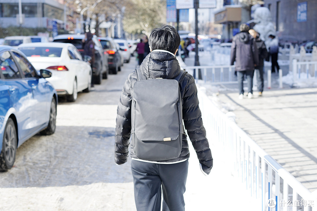 能文能武的商务通勤包，你要不要来一个丨地平线8号零感背包测评体验