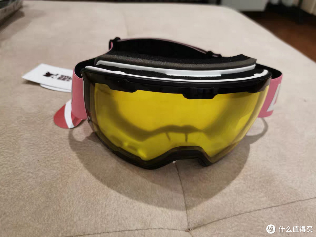 乐凯奇磁吸滑雪镜，一款专为滑雪爱好者设计的眼镜