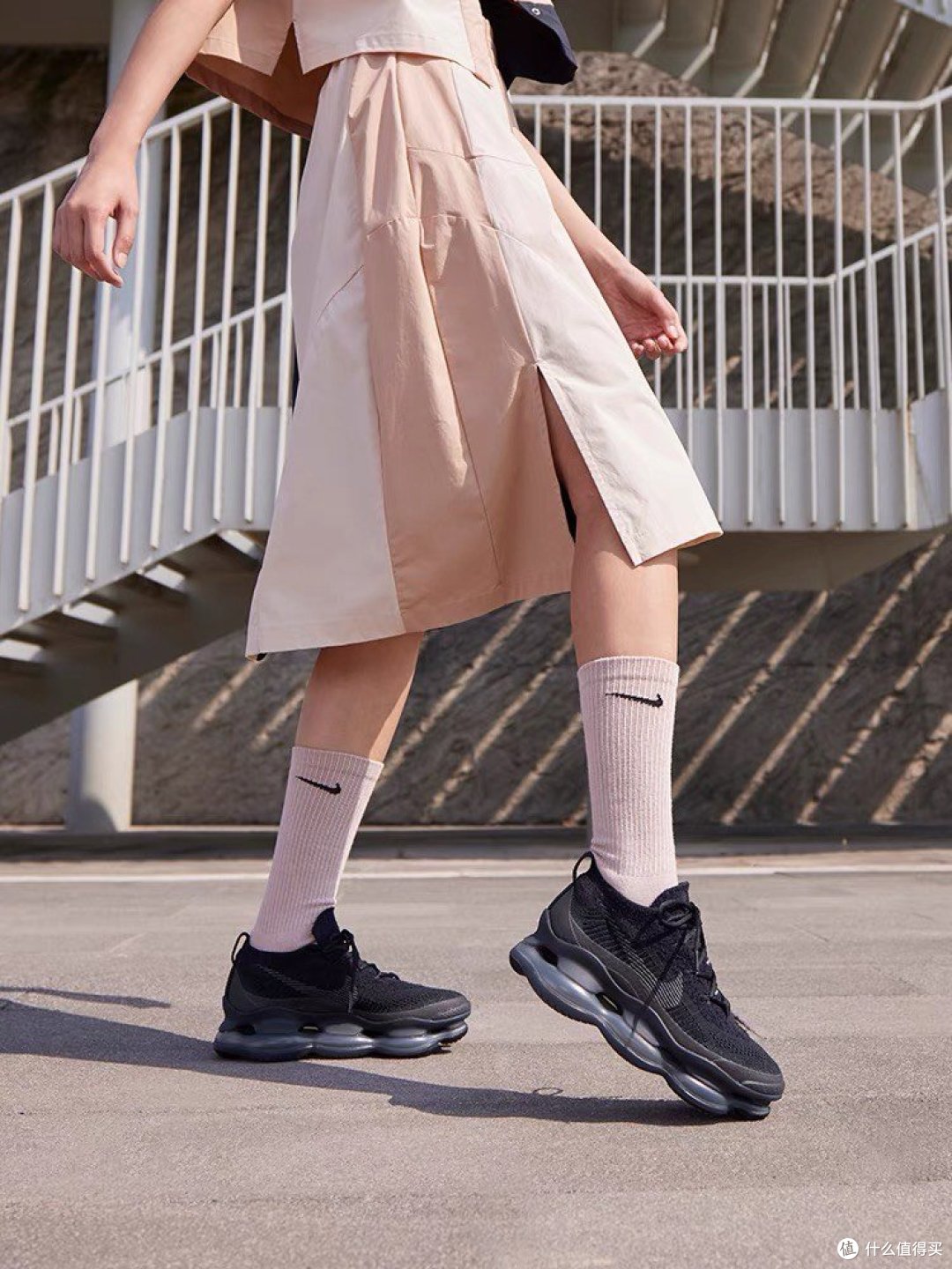 未来感设计美学与机械工艺的完美融合——NIKE AIR MAX SCORPION FK女子增高大气垫运动鞋