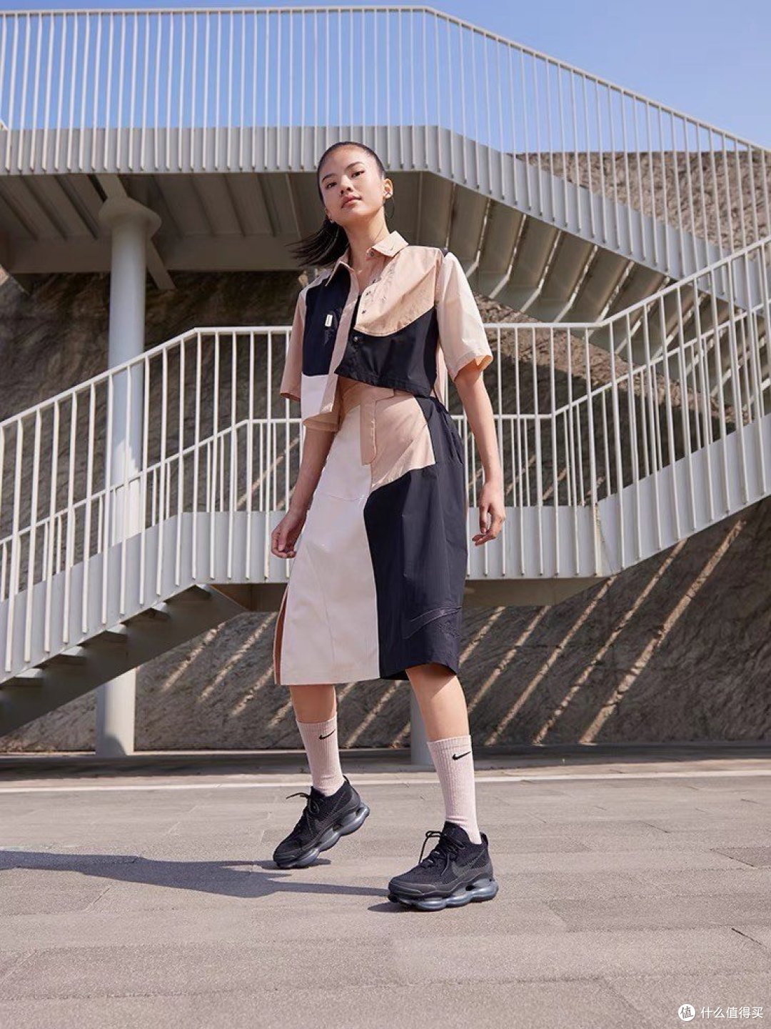 未来感设计美学与机械工艺的完美融合——NIKE AIR MAX SCORPION FK女子增高大气垫运动鞋