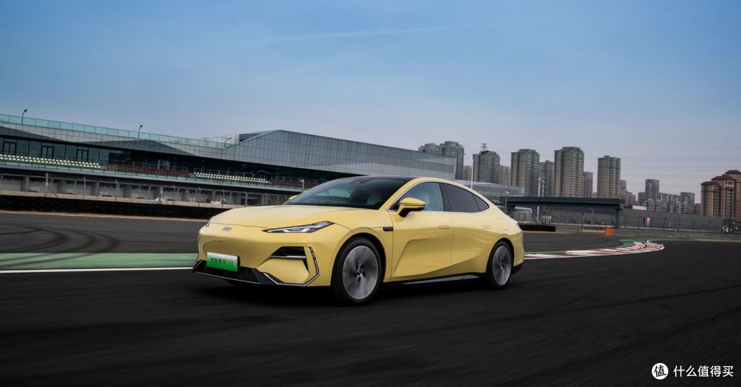 1400万吉利用户的“Dream Car”5个版本、预售价18.8万元起,吉利银河E8将于1月上市并交付