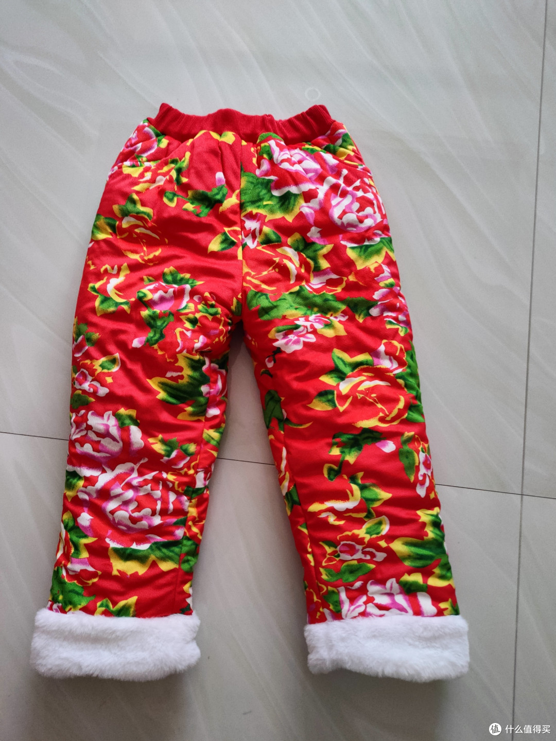 不是羽绒服买不起,而是东北大花棉袄更有性价比。