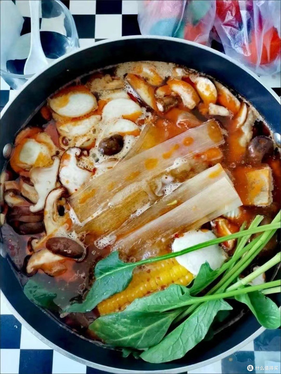 热气腾腾的鸳鸯火锅