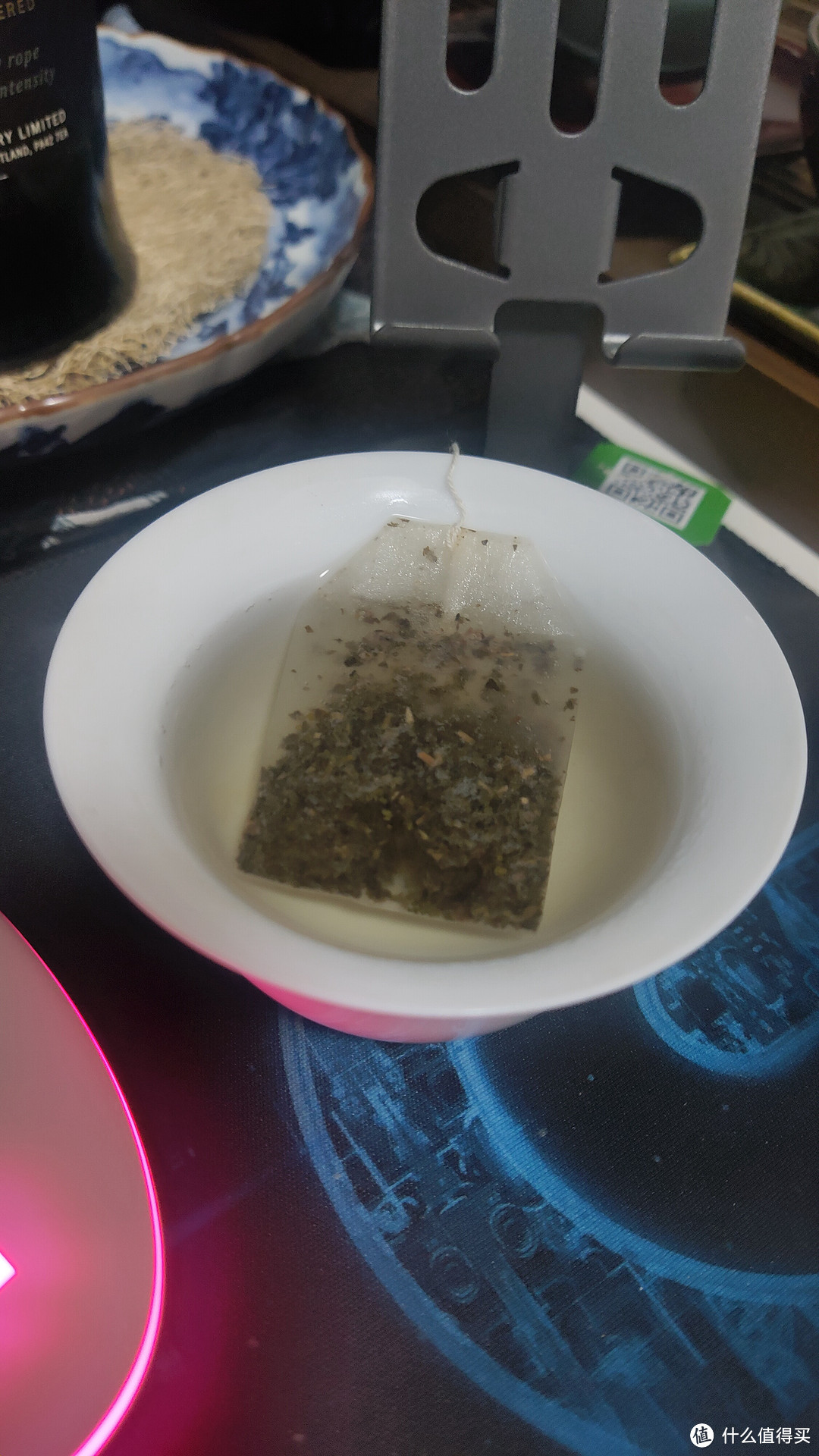 一杯好茶，品味生活!" - 茶包，突出茶包的高品质和品味，让读者感到愉悦。