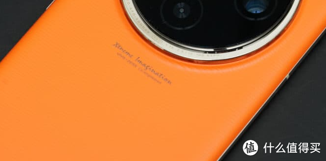 大橘色的vivo X100 Pro机身设计漂亮吸引人