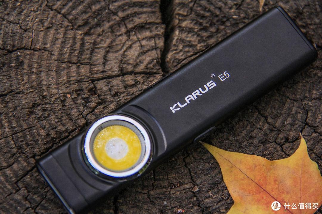 轻薄随身带、实用多光源：KLARUS E5