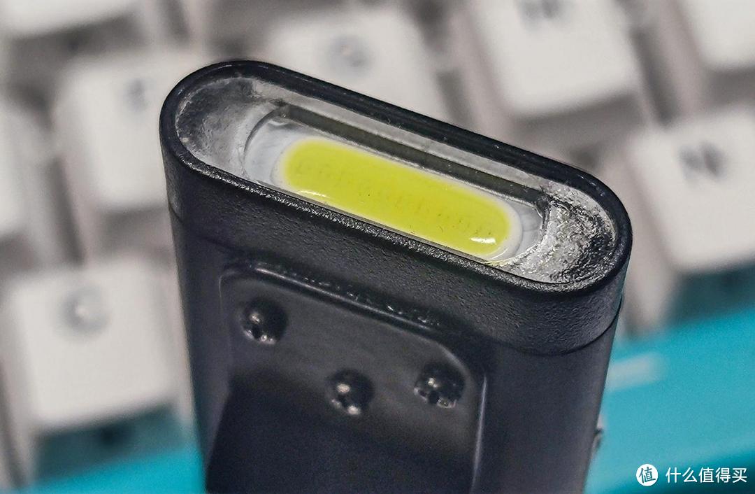 轻薄随身带、实用多光源:KLARUS E5