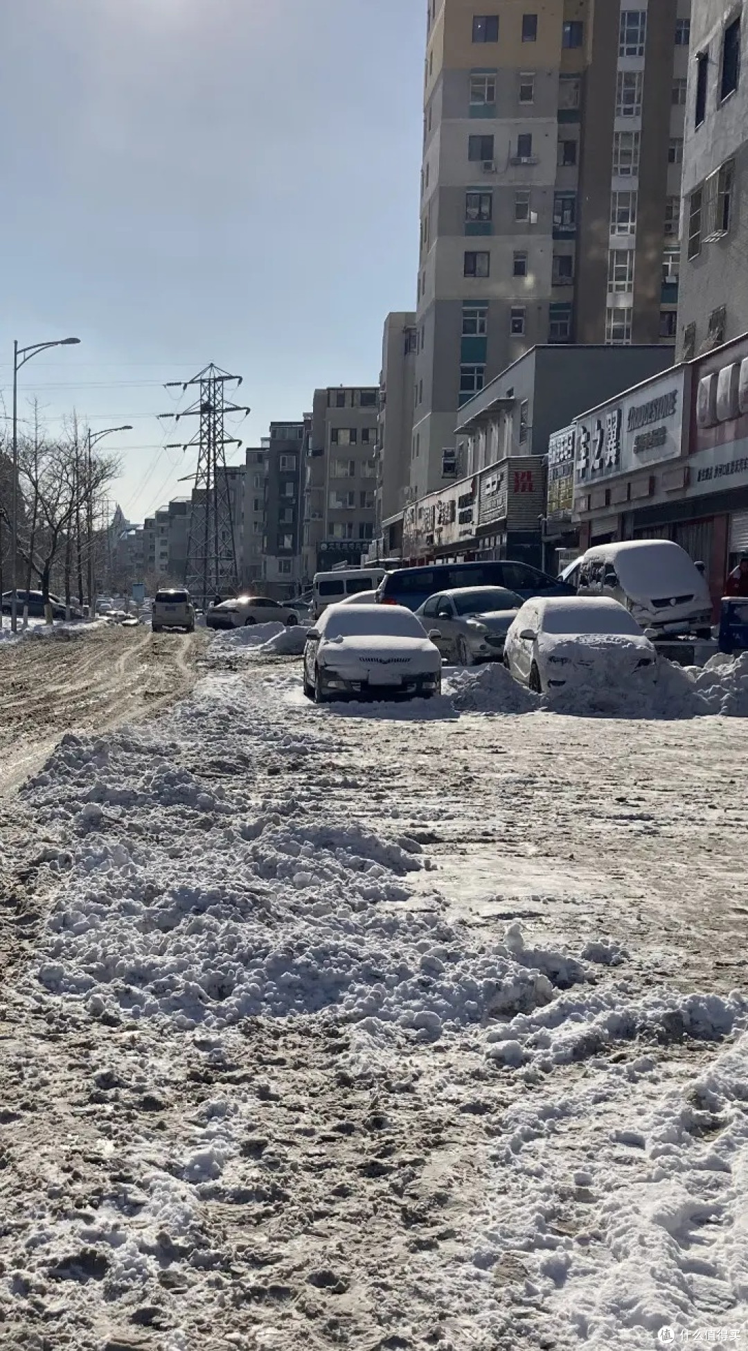 在近日的大连,一场突如其来的大雪icon将整个城市装点成银装世界.