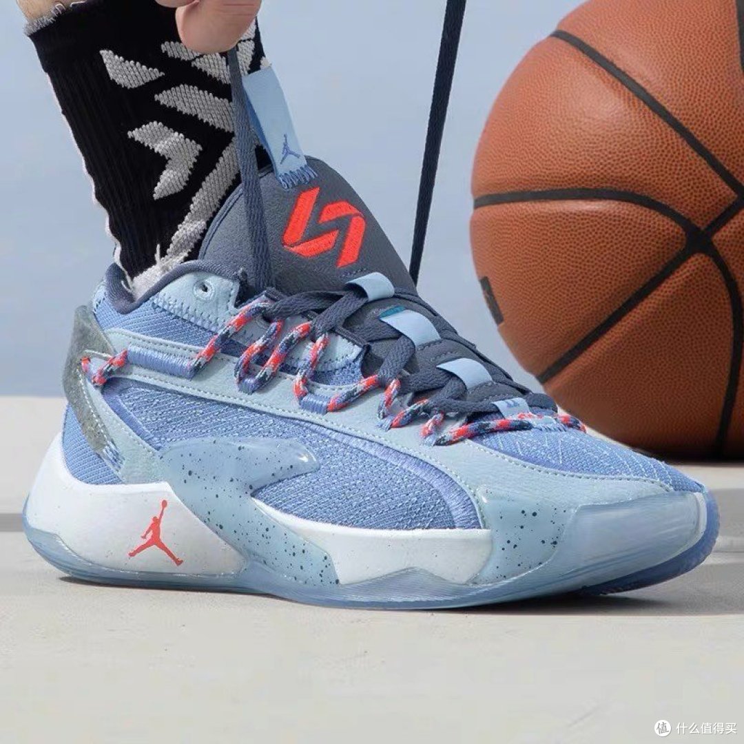 JORDAN LUKA 2 S PE男子篮球鞋:柔软支撑与稳固性能的完美结合