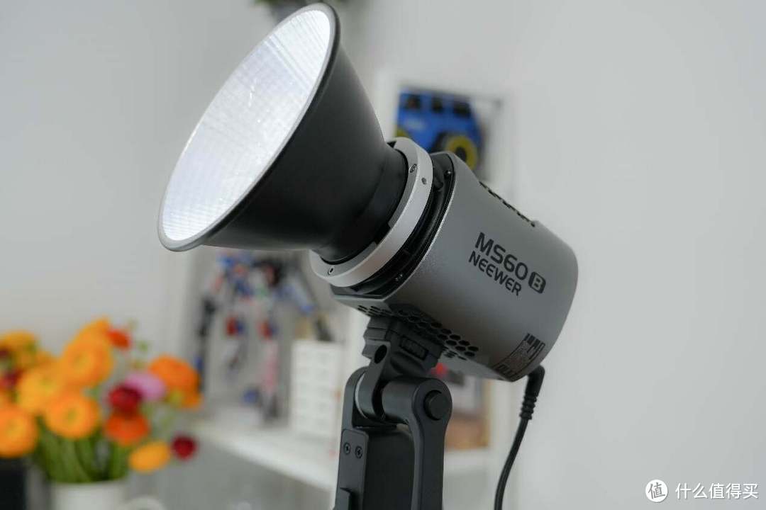 精致便携的双色温补光灯，纽尔MS60B上手，拍照、短视频一个搞定