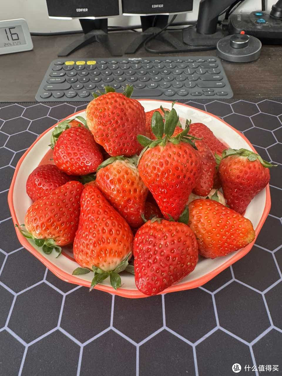 寒风虽冷，吃心依旧，冬季你最喜欢的水果是什么，我的回答是草莓
