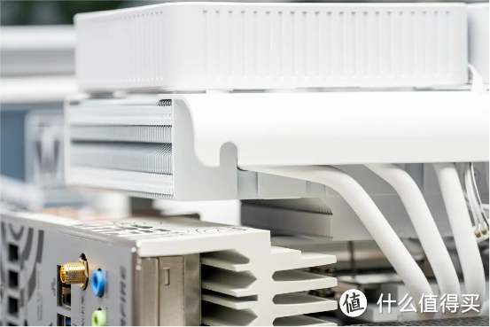 九鯊风冷散热器来了个双黄蛋,实测游戏下的锐龙9 7900X温度