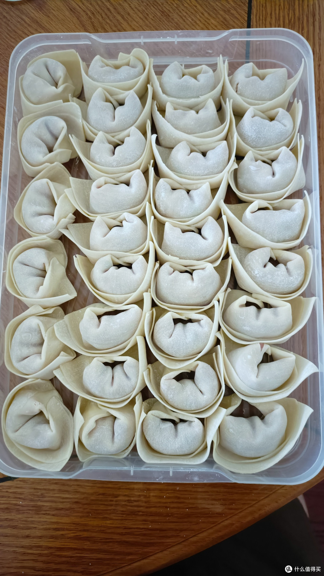 来一口热乎乎的馄饨，让人沉醉其中