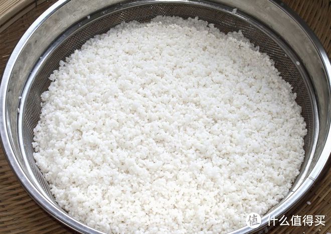 糯米上锅蒸用不用放水?