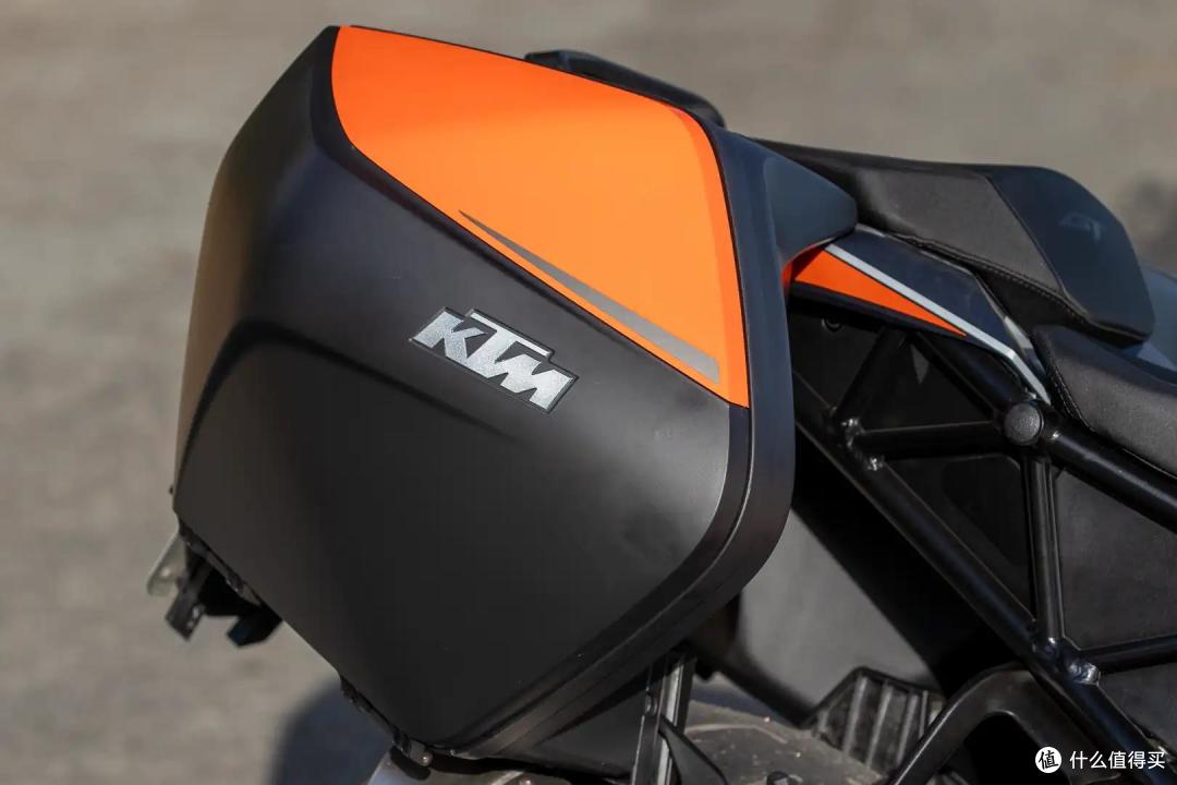 2023 KTM 1290 Super Duke GT 后侧箱