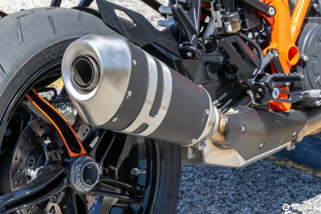 2023 KTM 1290 Super Duke GT 排气管