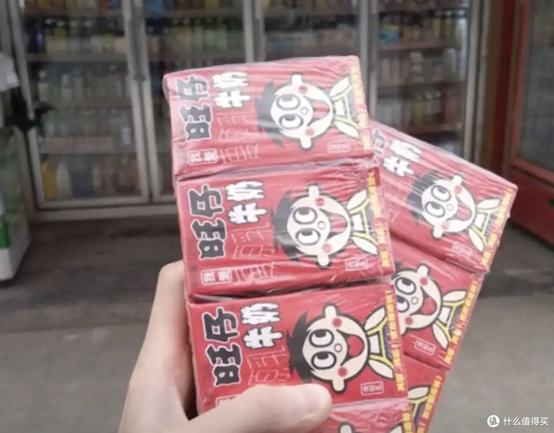 来一瓶儿时的回忆,旺仔牛奶。真的很好的一款,带有记忆的一款牛奶!!