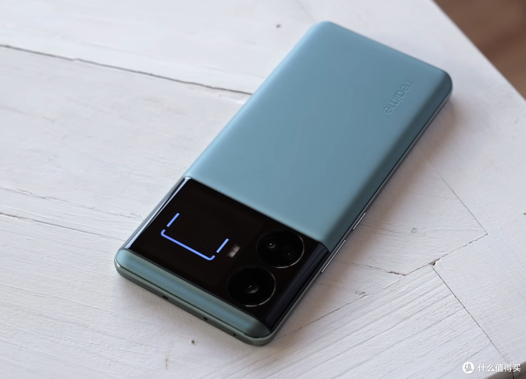 比笔记本还大,24GB+1TB手机仅3097元,240W快充旗舰很用心