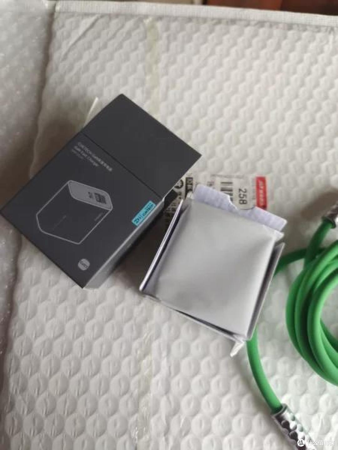 CUKTECH酷态科65W三口氮化镓充电器,方便快速满足你的充电需求!
