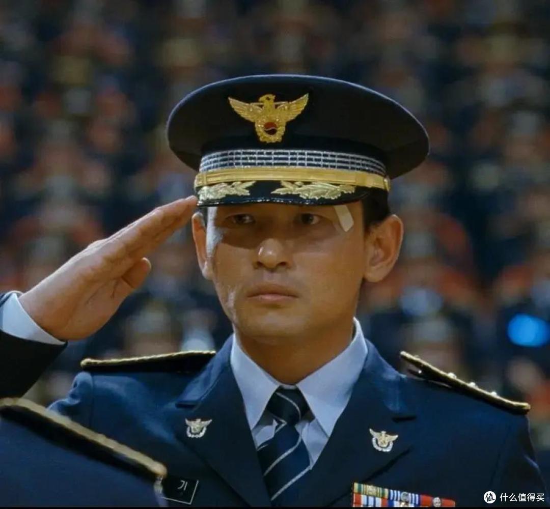 这不仅是一部爽片，更是许多人不忍直视的现实