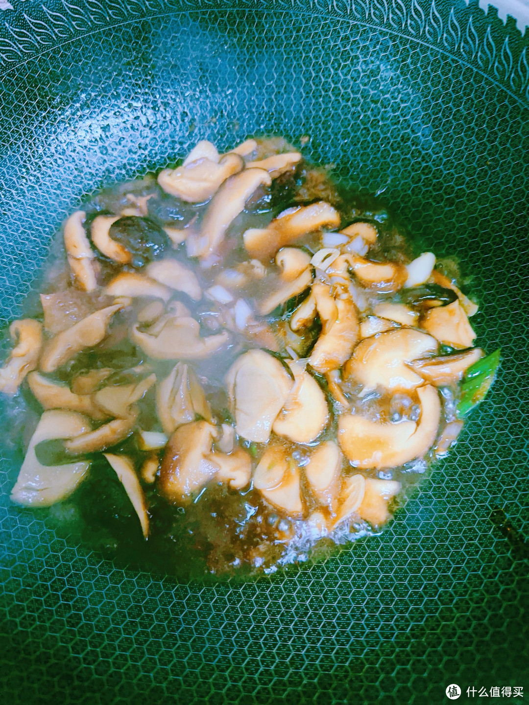 香菇油菜这样做，简单又美味，看完就能学会!