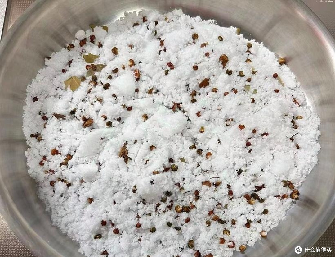 腌腊肉时,10斤肉放多少盐?掌握1个配比,咸香可口,放一年不坏