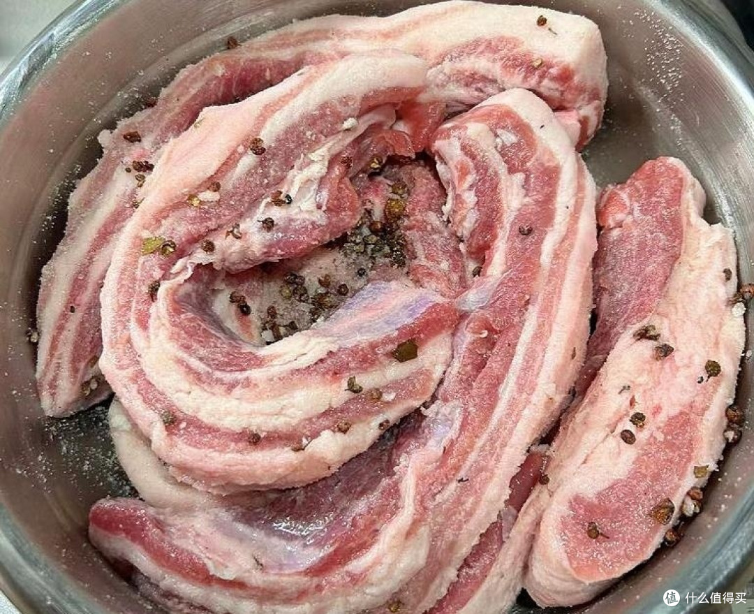 腌腊肉时,10斤肉放多少盐?掌握1个配比,咸香可口,放一年不坏