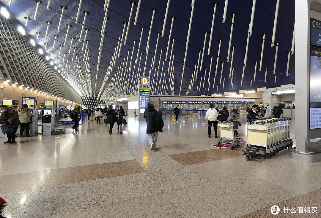 浦东国际机场T1航站楼出发大厅