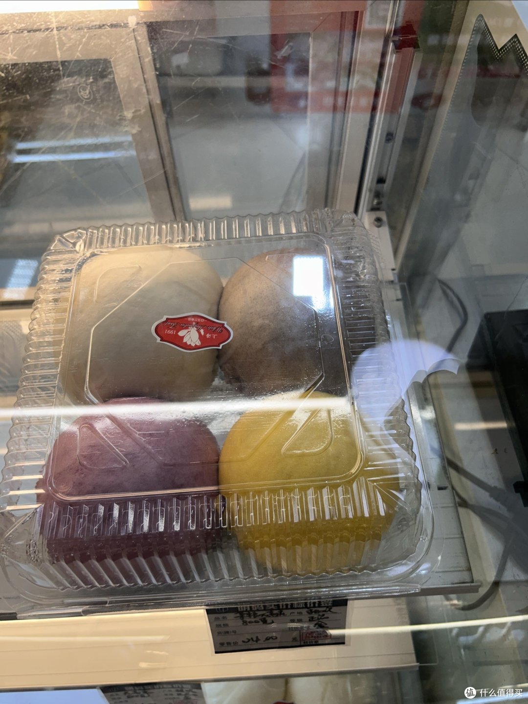 众 : 白玉兰食品店的小吃都好新奇 快去看看吧