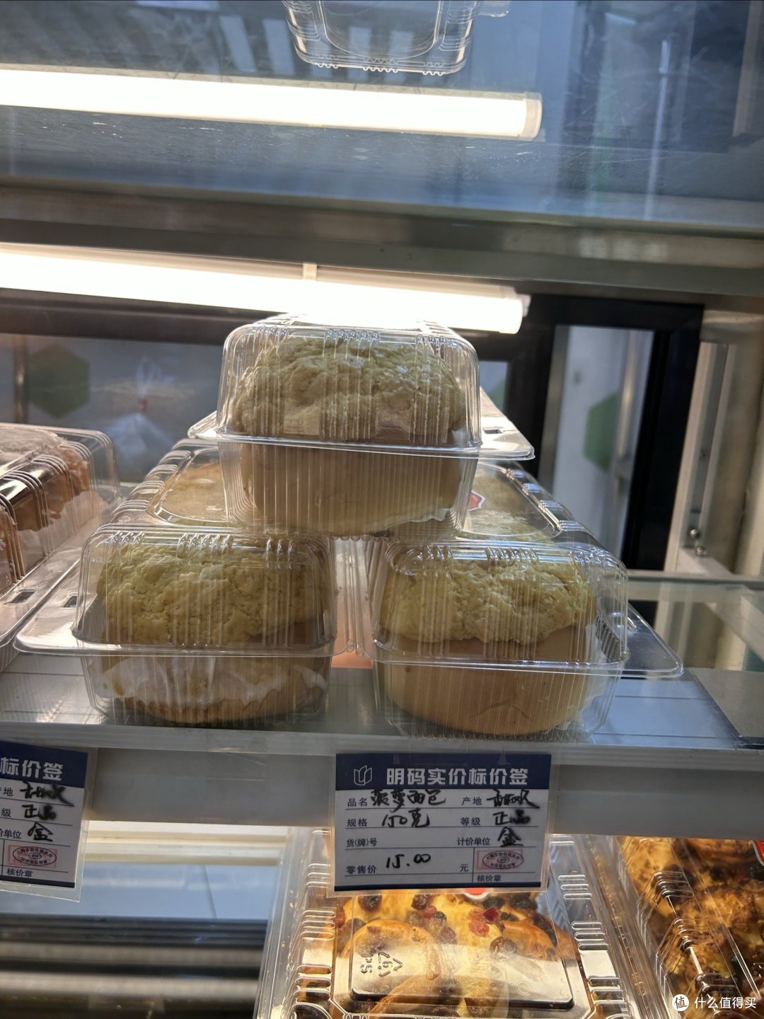 众 : 白玉兰食品店的小吃都好新奇 快去看看吧