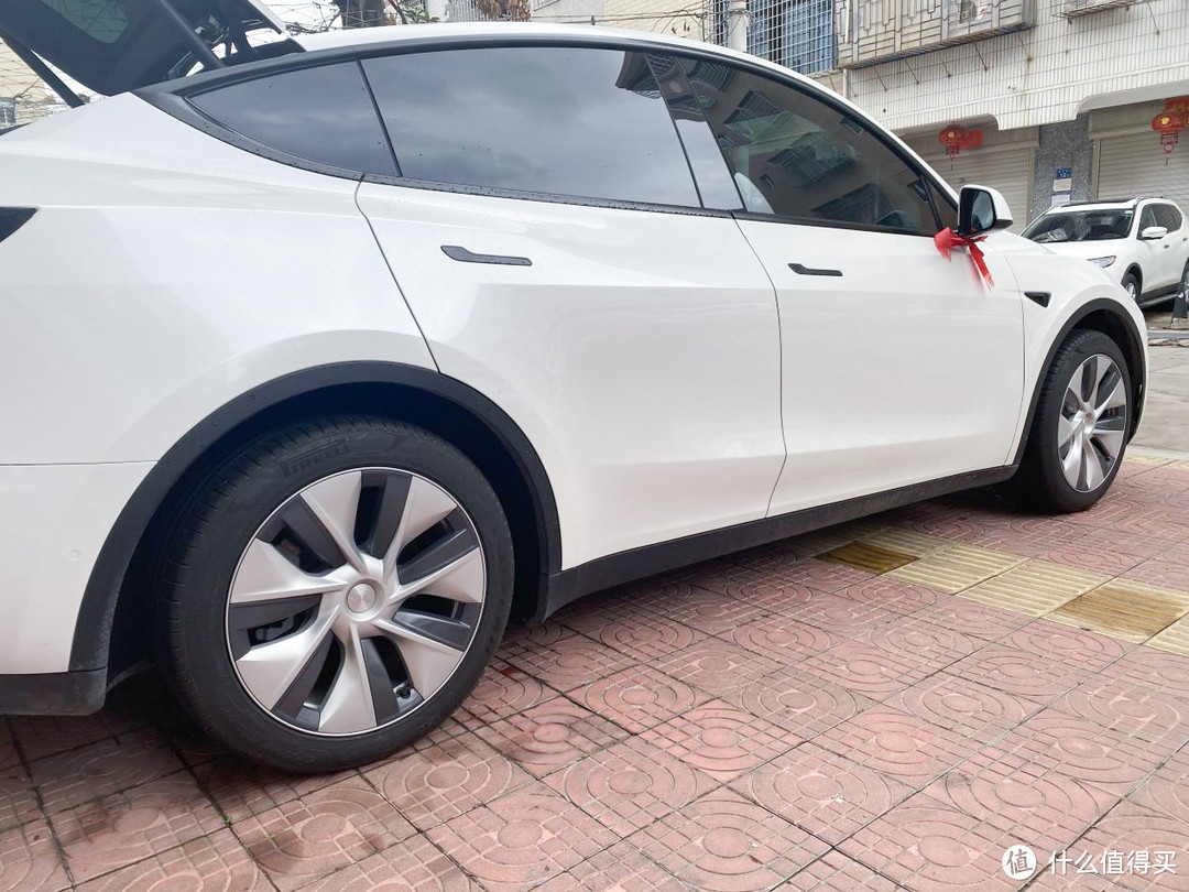 特斯拉 model Y 提车半年，一些看法及20款配件好物分享