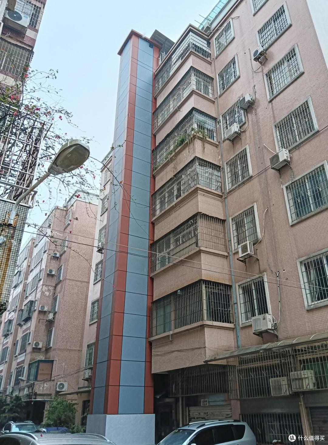 老房子加装电梯的住户,入住一年后却后悔了?4个原因很扎心!