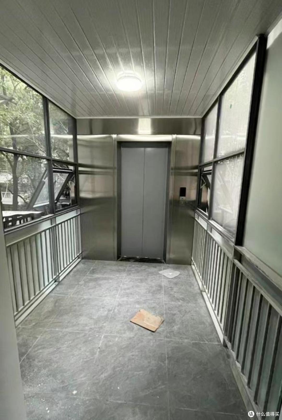 老房子加装电梯的住户,入住一年后却后悔了?4个原因很扎心!