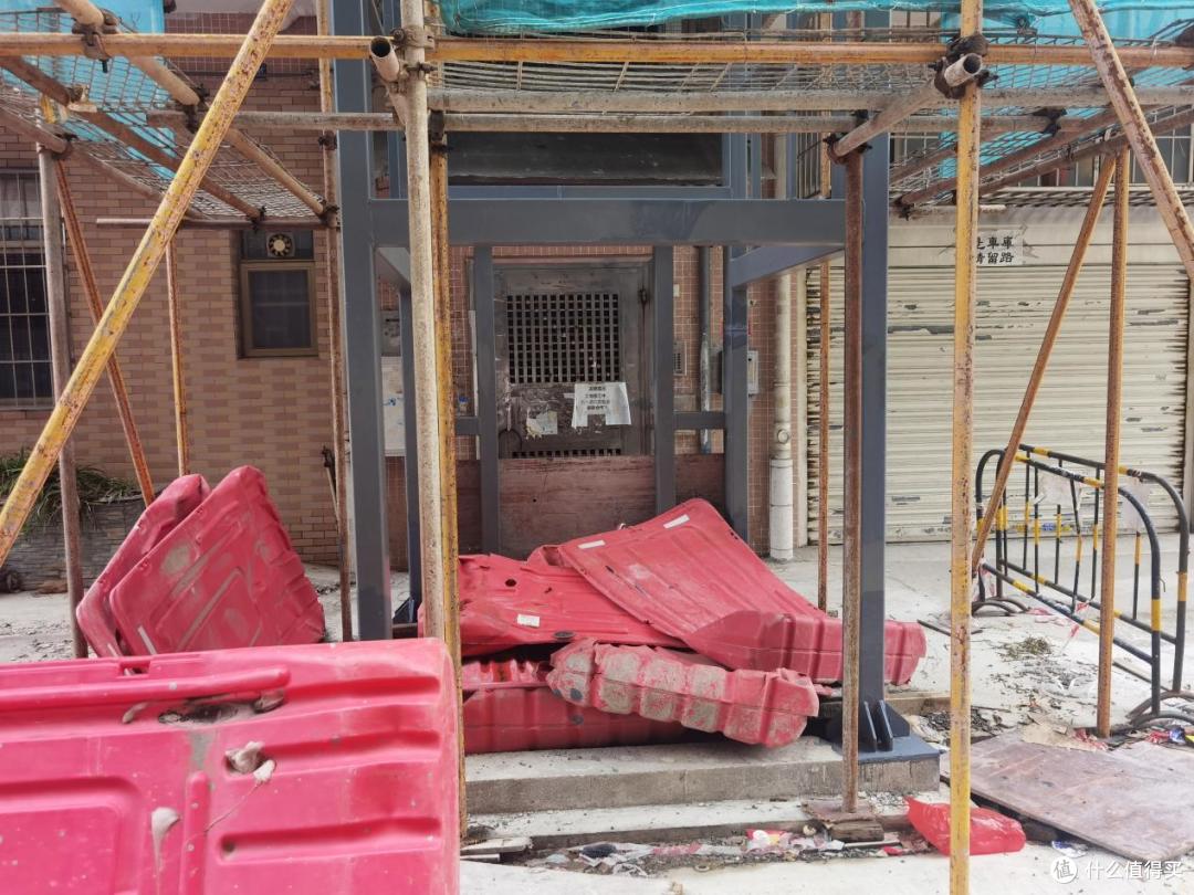 老房子加装电梯的住户,入住一年后却后悔了?4个原因很扎心!